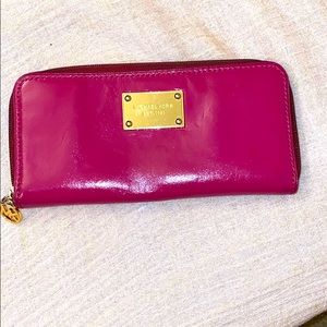 Michael Kors Patent Fuchsia Accordion wallet